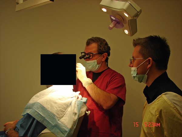 Dr. Wolf links, Andreas Krämer rechts